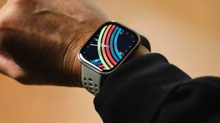 E LUNI e AMAZON: Amazfit Bip 6 Smart Watch 46 mm cu ecran AMOLED 1.97 inch, GPS, AI fitness și autonomie de 14 zile