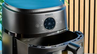 Turul Magazinelor #1572: Aspirator robot sub 950 lei, TV OLED 4K la preţ bun, huse Beats pentru iPhone