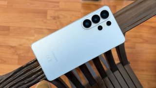 Samsung Galaxy S26 Ultra sosește cu design rafinat, procesor Snapdragon 8 Elite Gen5 tunat și are ecran Privacy care taie privirile curioase din metrou