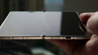 Honor Magic V6 apare în primele fotografii hands-on; Panoul pliabil promite o experiență implacabilă, fără cută vizibilă central