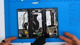 Galaxy Z TriFold tunat cu o baterie de 9.600 mAh; Experimentul unui YouTuber uimește