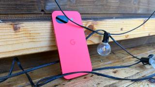 Google Pixel 10a: Bateria păstrează capacitatea de la predecesor, dar cum arată rezultatele?