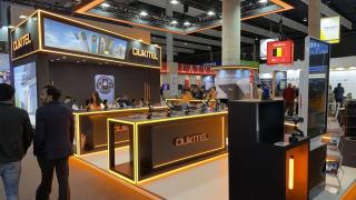 MWC 2026: Turul standului Oukitel - telefon cu brichetă, clone, corpuri robuste şi masive (Video)