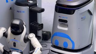 MWC 2026: Am fost foarte aproape de un robot Agibot la standul companiei