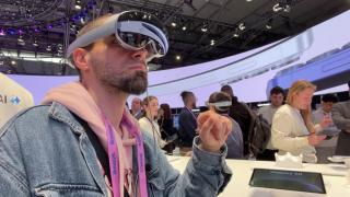 MWC 2026: Am probat casca de realitate virtuală Samsung Galaxy XR şi iată cum se bate cu Apple Vision Pro (Video)