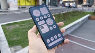 Nothing Phone (4a) Pro: Display generos, cu margini înguste, luminozitate în zona high-midrange-urilor actuale