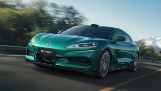 Pragul de 1000 km autonomie rămâne dificil de atins; Doar două mașini electrice, Denza Z9 GT EV și Yangwang U7, depășesc acest nivel în clasamentul CATARC din China