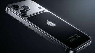 O bucată din puloverul lui Steve Jobs ajunge pe un iPhone; Cât costă ediția de colecție?