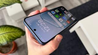 OPPO A6 Pro 5G: Display cât trebuie ca diagonală, AMOLED 120Hz și luminos, priceput și la gaming