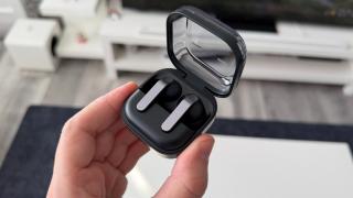 Problemele cu răul de mișcare, rezolvate de căști? Iată soluția Samsung
