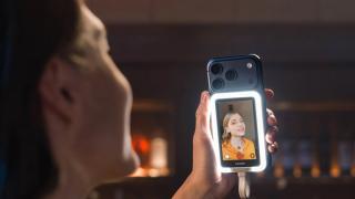 Un nou gadget pentru creatorii de conținut: Insta360 Snap transformă camera principală într-un instrument perfect pentru selfie-uri