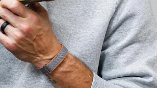 Ce știm despre Fitbit Air? Google pare că pregătește o brățară fitness fără display, foarte ușoară și „simplă” în aparență