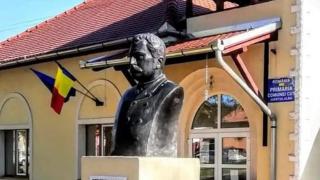 Primăria din Cut a plătit 38 de abonamente mobile pentru 10 angajați