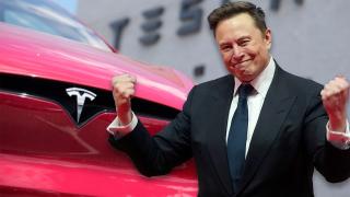Elon Musk anunță un salt tehnologic major: noul cip AI5 al Tesla ar putea fi de până la 40 de ori mai performant decât actuala generație A14