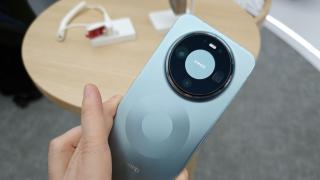 Huawei dă răspunsul celor de la OPPO cu propria cameră cu zoom optic 10X pe un telefon - Mate 90 Pro Max