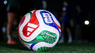 Știați că: mingea de la Cupa Mondială 2026 FIFA are baterie și trebuie încărcată înainte de meciuri?