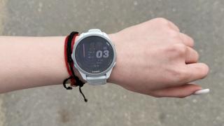 Prezentare Garmin Forerunner 170 Music: Smartwatch pentru alergători cu ecran AMOLED, Garmin Pay, muzică offline și funcții avansate de antrenament