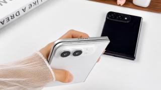 iPhone Ultra apare într-un nou leak video; Machetele în variantele alb și negru oferă cea mai clară privire de până acum asupra pliabilului Apple
