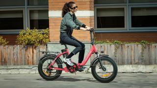 Turul Magazinelor #1606: Laptop cu RTX 5050 cu reducere de 200 lei AZI, telefon TANC şi bicicletă electrică pliabilă de top