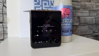 Motorola RAZR 70 Ultra: Experiență audio plăcută, detaliată și clară, difuzoare stereo potrivite pentru format
