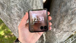 Motorola RAZR 70 Ultra: Camera de luat în vacanța din această vară, cea mai comodă captură selfie în format pliat