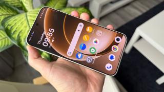 OnePlus 16 ar putea renunța la ecranul de 240 Hz: noi zvonuri indică un panou de 185 Hz și margini sub 1 mm