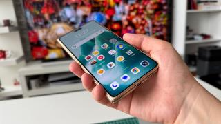 Honor Magic V6: Design cu mare atenție la detalii, comod în format pliabil și primul fold cu certificare IP68/IP69