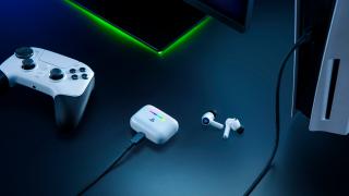 RAZER lansează ediții Xbox și PlayStation pentru căștile wireless HAMMERHEAD V3 X HyperSpeed