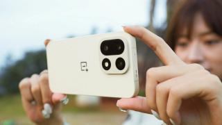 OnePlus 16 ar putea sosi în octombrie, cu margini extrem de subțiri și baterie de 9.000 mAh