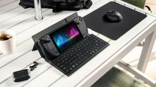 Razer lansează Travel Case Folio: O husă subțire care devine suport pentru tabletă sau consolă portabilă