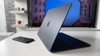 Criza RAM lovește Apple: MacBook Air ajunge la termene de livrare de 4-5 săptămâni