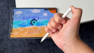 HUAWEI MatePad Air 2026: Software creat pentru multitasking și productivitate, alături de tastatură și un M-Pencil Pro ce devine pensulă pentru creație