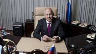 Mama Rusie are urechile deschise către YotaPhone; Telefonul vine cu portiţă lăsată deschisă pentru ascultarea de către fostul KGB