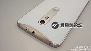 Motorola Moto X (2015) ar putea sosi şi pe auriu, conform unei fotografii de pe Google+