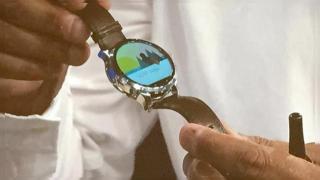 Fossil îşi prezintă primul smartwatch cu Android Wear la bord