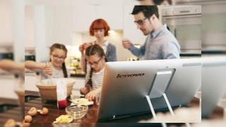 Lenovo lansează tableta convertibilă Yoga 900 şi masivul model de 27 de inch Yoga Home 900
