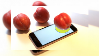 Ecranul lui iPhone 6s devine cântar grație unei aplicații; iată cum greutatea a două prune este comparată folosindu-se tehnologia 3D Touch