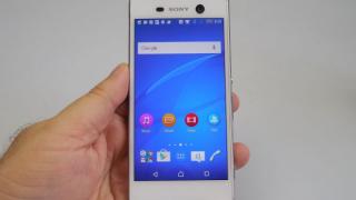 Sony Xperia M5 Review: "Telefonul Batman" se descurcă mai bine noaptea decât ziua, dar asta nu e de ajuns (Video)