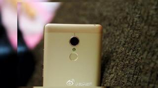Xiaomi Redmi Note 2 Pro primeşte noi fotografii hands on, pe auriu; Îi aflăm şi dimensiunile