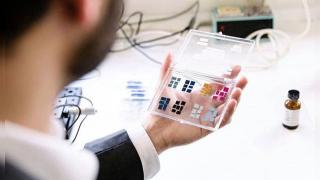 O companie din Marea Britanie lucrează la un display pentru smartphone care nu consuma energie