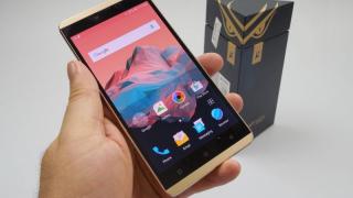 Allview V2 Viper X Unboxing + Concurs de Crăciun: primul telefon Allview cu port USB Type-C vine într-o nuanţă festivă (Video)