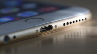 Viitoarele modele iPhone ar putea suporta încărcare wireless cu rază lungă de acţiune