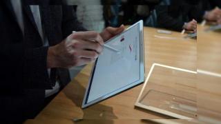 MWC 2016: Huawei MateBook hands-on: un rival foarte solid pentru iPad Pro şi Surface Pro 4