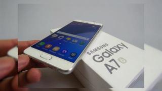 Samsung Galaxy A7 (2016) unboxing: înlocuitorul de Galaxy S6 cu dotări midrange şi șasiu premium scos din cutie (Video)