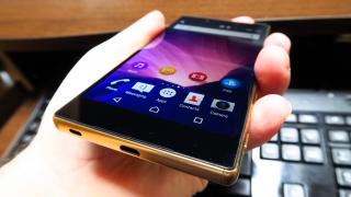 Sony Xperia Z5 Premium, un lingou de aur tehnologic, ce impresionează pozitiv pe parte de design