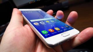 Samsung Galaxy A7 (2016) Review: cel mai bun telefon midrange, inspirat de Galaxy S6, cu preţ supraapreciat (Video)