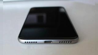 Posibile imagini cu iPhone 7 își fac apariția pe web; vedem noul setup al antenelor și lipsa butonului home