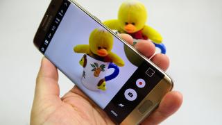 Samsung Galaxy S7 Edge, camera e o adevărată bufniţă de noapte, ziua mai sunt sughiţuri
