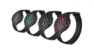 MOOV NOW este o brățară fitness cu design inedit și ghidare vocală pentru sesiunile de antrenament; costă 359 lei la QuickMobile