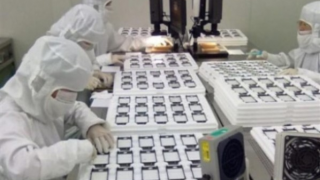 Apple îşi reduce producţia de modele iPhone în trimestrul curent, din cauza vânzărilor scăzute